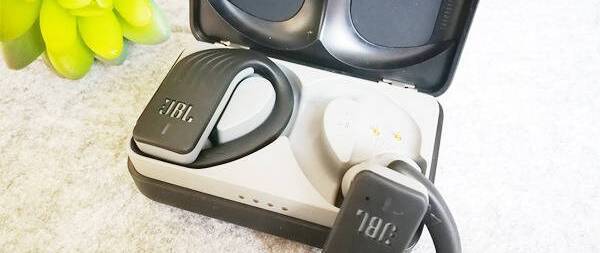 体验帅气的指尖点控，JBL新款蓝牙耳机实测