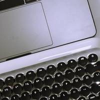 原来键盘不只是黑乎乎的样子，同时连接3台蓝牙设备的键盘，用过吗？