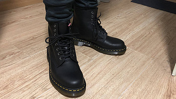 Dr. Martens 1460 软皮男士8孔马丁靴开箱上脚—附真人搭配展示