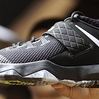 球鞋90秒第三十三期—Nike Ambassador X