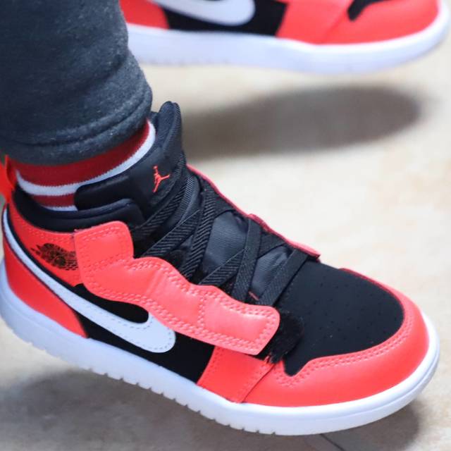 冒险梦之履 篇六「Air Jordan 1黑红」愿你是个爱运动的小晴子