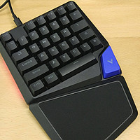 自主机械轴，单手设计却不失性能—雷柏V550游戏键盘