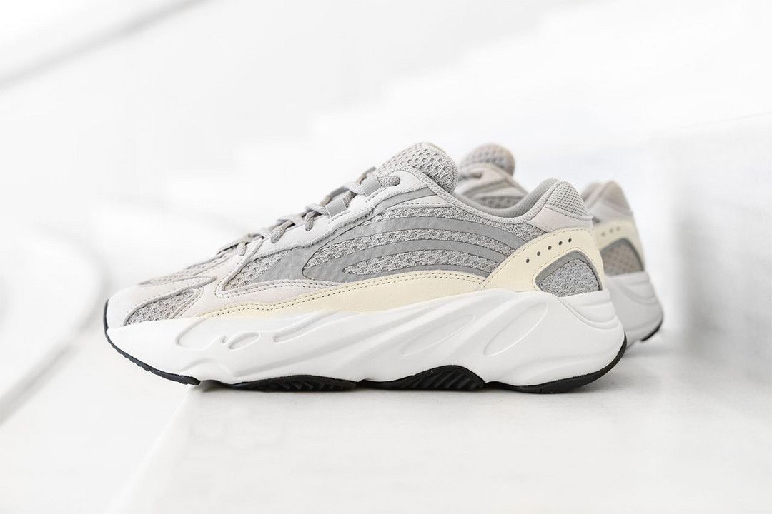 来个椰子：adidas YEEZY BOOST 700 V2 上架