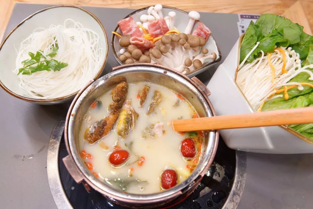 湖南人最爱的鱼粉,家里没矿也吃得起