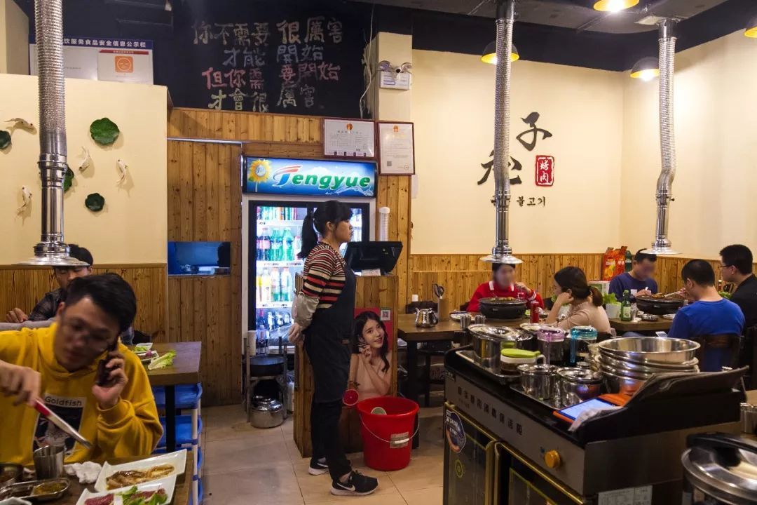 美食广州:等了1个钟的巷子烤肉,果然没让我失望