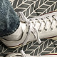 经典的Converse 1970系列复古帆布鞋