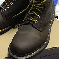 我也不知道为什么马上就春暖花开了还要买这么一双靴子... Dr.Martens 1460 疯马皮 晒单