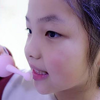 usmile冰淇淋专业分段护理儿童电动牙刷，适合3-12岁儿童使用