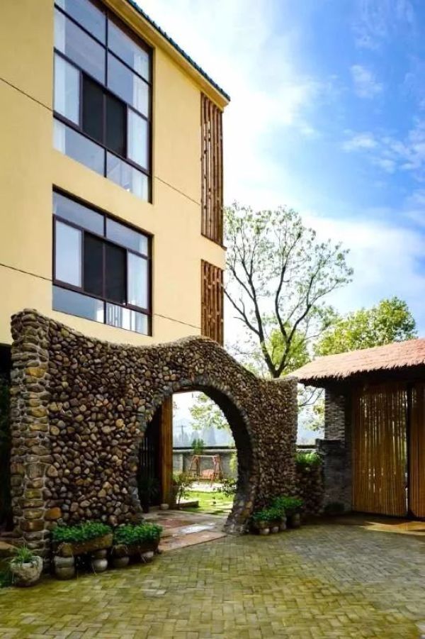 一座颇具唐宋风的竹木民宿,占地3000㎡!莫干西楼度假酒店1晚套餐