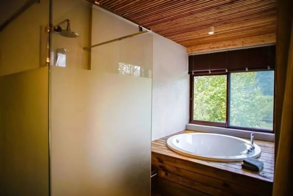 一座颇具唐宋风的竹木民宿,占地3000㎡!莫干西楼度假酒店1晚套餐