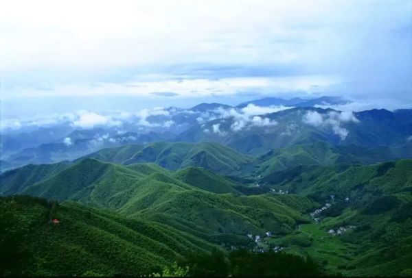 一座颇具唐宋风的竹木民宿，占地3000㎡！莫干西楼度假酒店1晚套餐