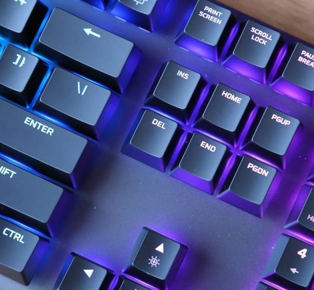 脑洞趣味评测:金士顿HyperX阿洛伊Alloy银轴RGB背光机械键盘