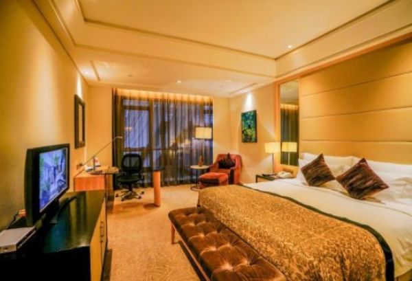 选址宁波CBD，坐拥繁华地段，周末节假日不涨价！宁波华侨温德姆至尊豪廷大酒店1晚套餐