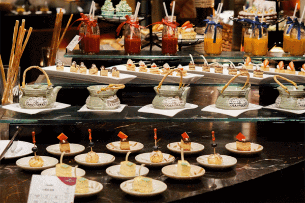5种口味小龙虾，海鲜刺身不限量畅吃！上海世纪皇冠假日酒店自助晚餐