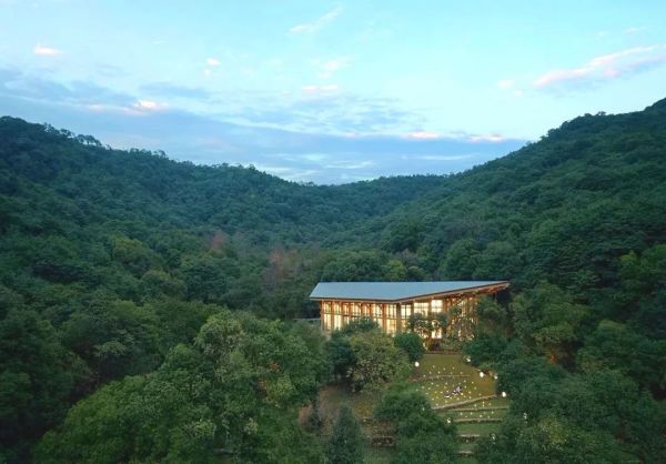 火爆江浙沪的秘境童话木屋+9200㎡水乐园！杭州开元森泊度假酒店+森泊乐园门票2张