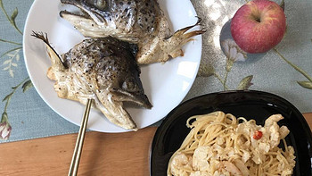 一个人的料理实验 篇一：盐烤三文鱼头&奶油虾仁意面 