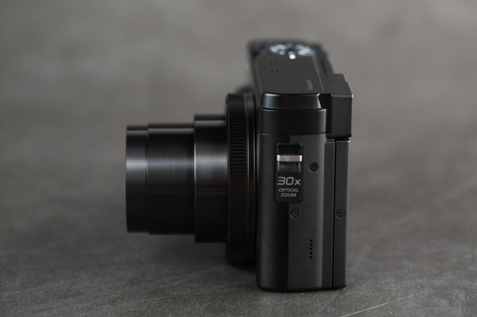 我是一台来自9012年的长焦卡片机 松下ZS80开箱