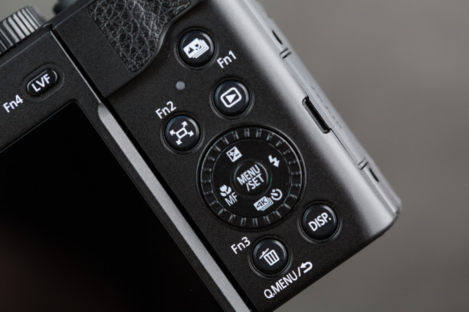 我是一台来自9012年的长焦卡片机 松下ZS80开箱