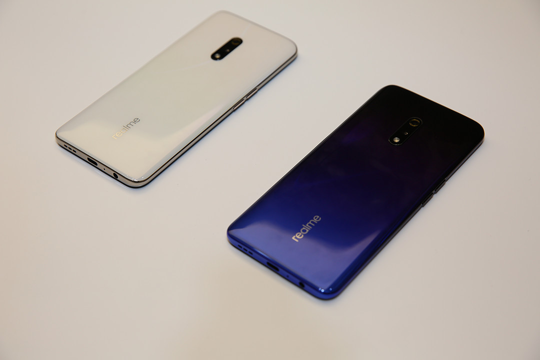 千元售价，配备升降摄像头设计：realme X、realme X 青春版 发布会现场 真机上手