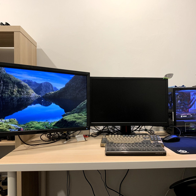 BenQ 明基 BL2711U 显示器。夕阳产品也不错, 至少便宜