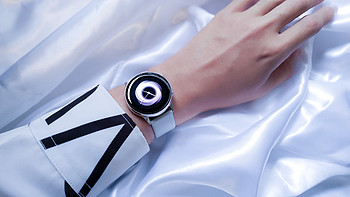 时尚优雅、颜值过人：SAMSUNG 三星 联名法国“小狐狸”，推出全新版本智能手表