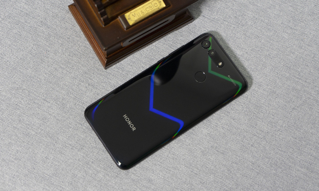 最低2699元：HONOR 荣耀 V20 迎来降价