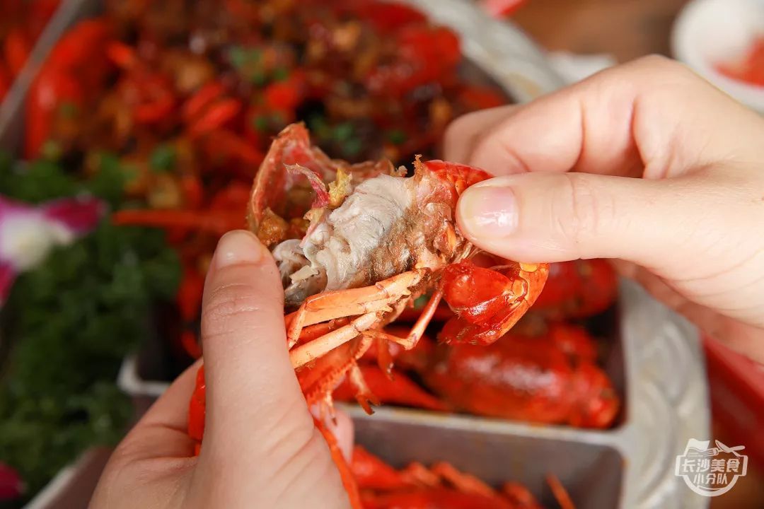 长沙虾界独树一帜的大锅油焖虾，鲜香麻辣、肥美吮指！