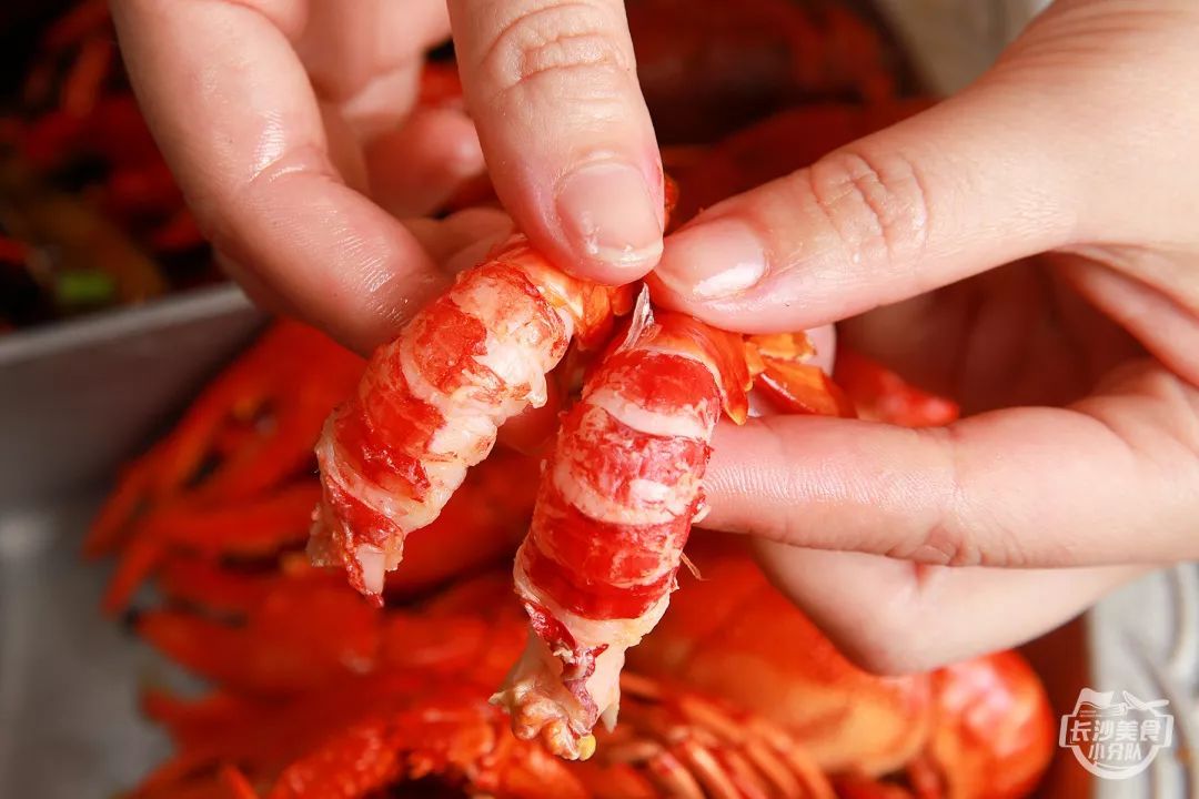 长沙虾界独树一帜的大锅油焖虾，鲜香麻辣、肥美吮指！