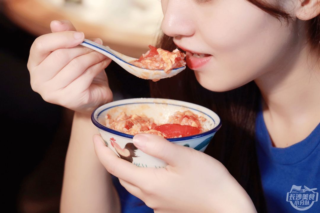 侯师傅请你吃新疆沙瓤西红柿!肉多汁盈,热炒或冰镇都是神仙滋味