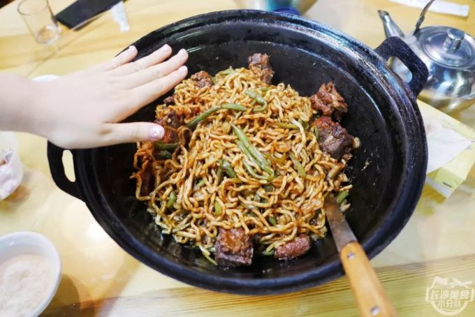 长沙仅有一家的铁锅焖面,没有辜负山西、内蒙人想家的胃