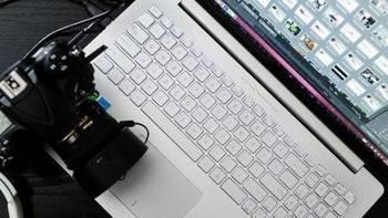 电脑数码 篇一：摄影师如何选择外勤笔记本电脑 