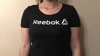 胖胖买衣服 篇八：Reebok LINEAR READ SCOOP 女子训练短袖T恤