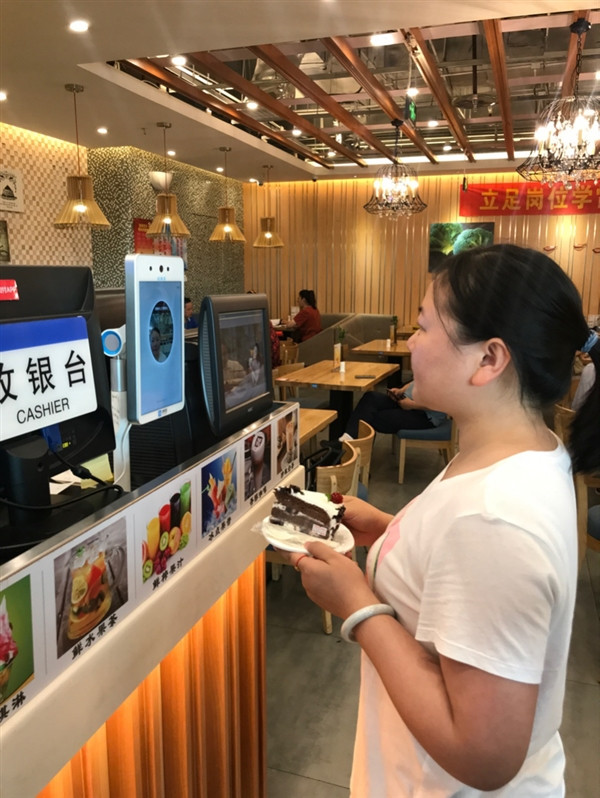 “靠脸吃饭”：郑州机场率先实现支付宝刷脸支付