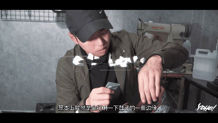 为了不带充电宝上街,我们造了一双充电宝球鞋 | 球鞋大改造