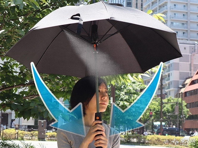 阳光毒辣的夏天，需要这把自带喷雾风扇的遮阳伞！