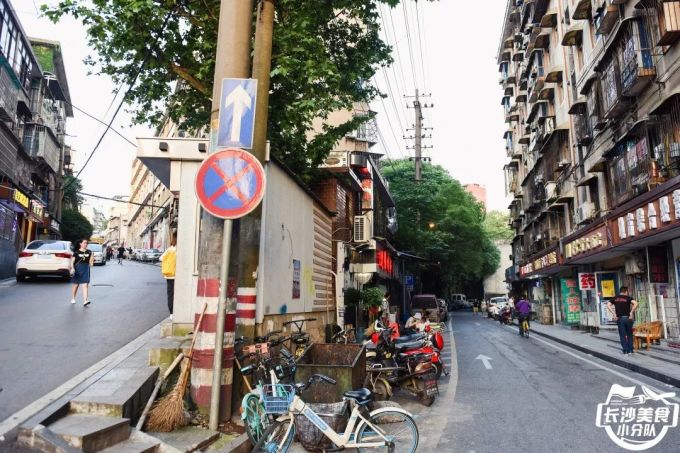 图样了,东瓜山这家烧烤店的老板跟我“上了一课”!