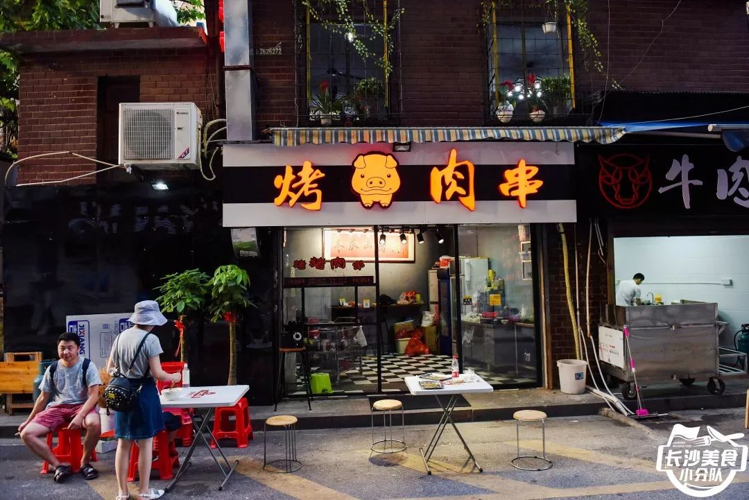 图样了，东瓜山这家烧烤店的老板跟我“上了一课”！