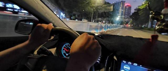 仅需399就能体验飞行舱的驾驭感受，小米有品众筹车萝卜智能HUD