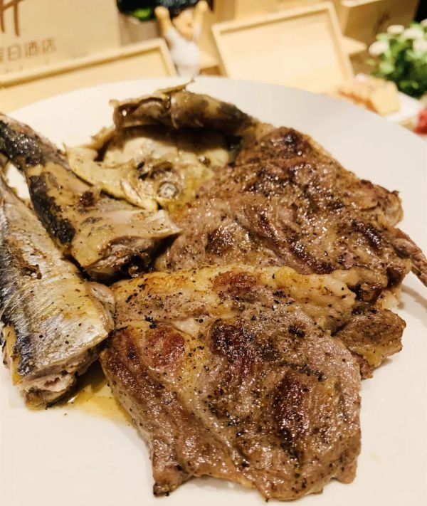 超大号小龙虾转盘登场!6种口味畅吃+虎啤畅饮!上海大华锦绣假日酒店小龙虾自助晚餐