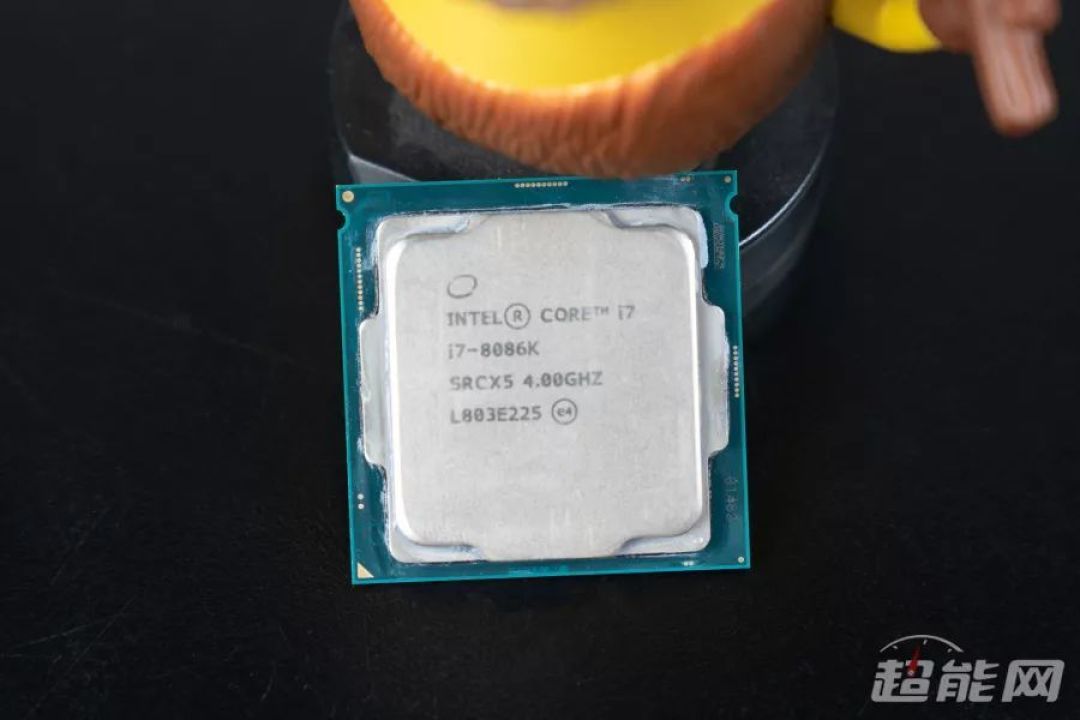 跨越50年之战，AMD锐龙7 2700X与Intel Core i7-8086K的强者对决