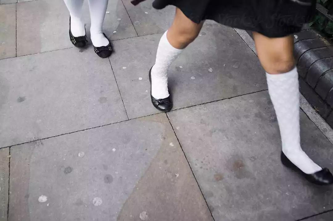 谁说不能黑白配mj和猫王的黑鞋白袜其实大有玄机