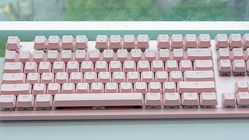 粉嫩色，2.4G无线你要的它都有，摩豹GK82双模机械键盘浅评