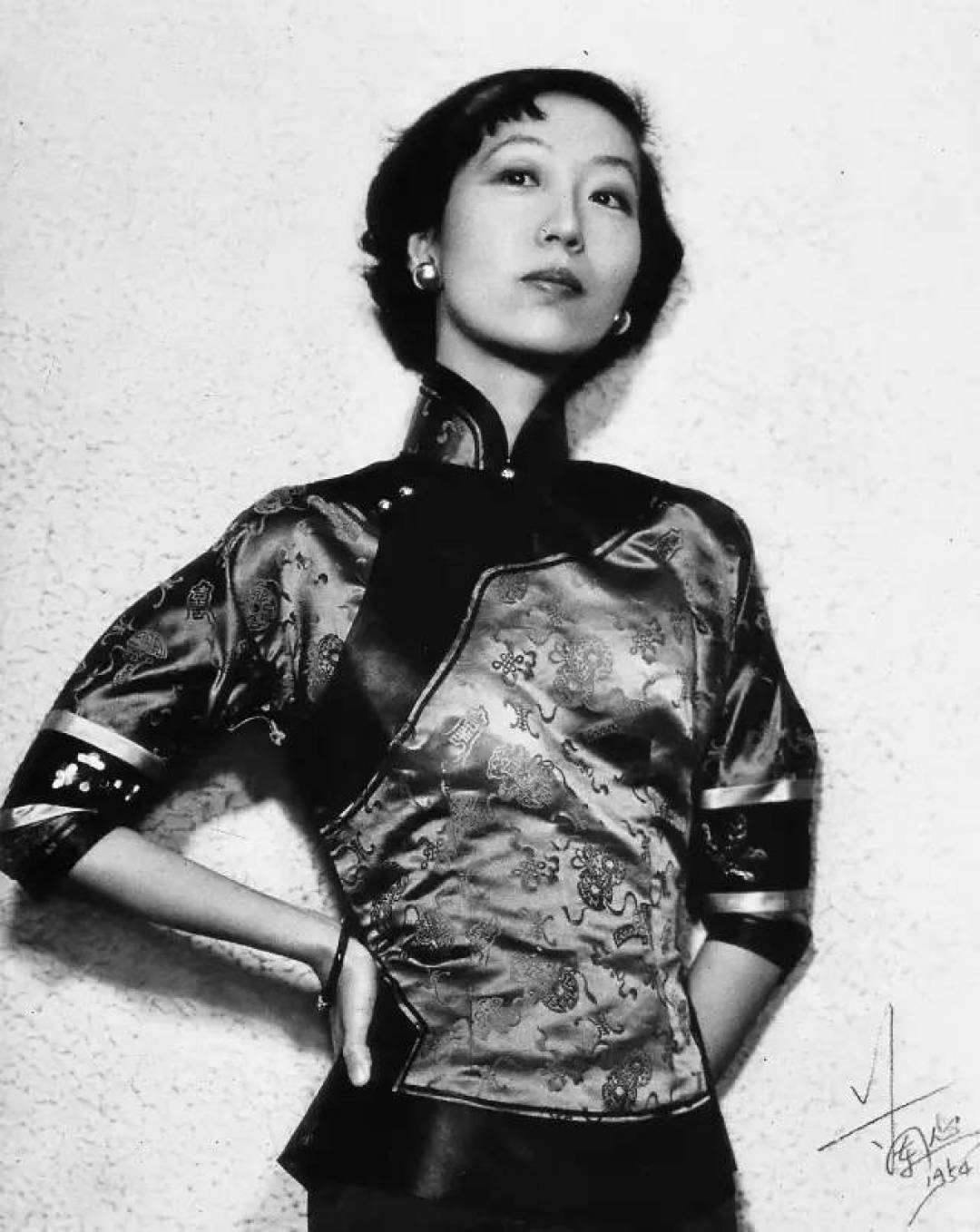 180扇雕花窗户,全部越南木工刻制安装,它复原出了老上海的青楼