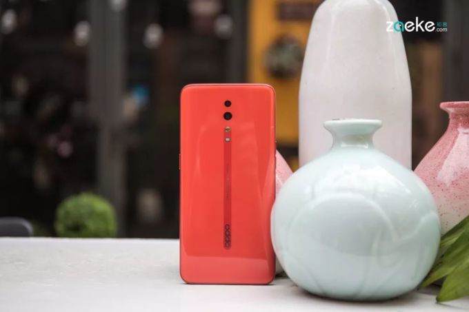 披着旗舰外衣的美貌中端机:OPPO Reno Z 智能手机测评