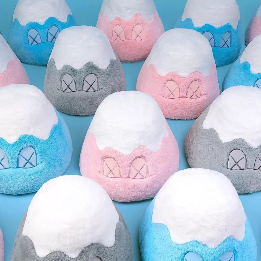 潮闻快食 |「KAWS:HOLIDAY」日本站周边商品发布 ,Tom Sachs 打造全新机能腰包!
