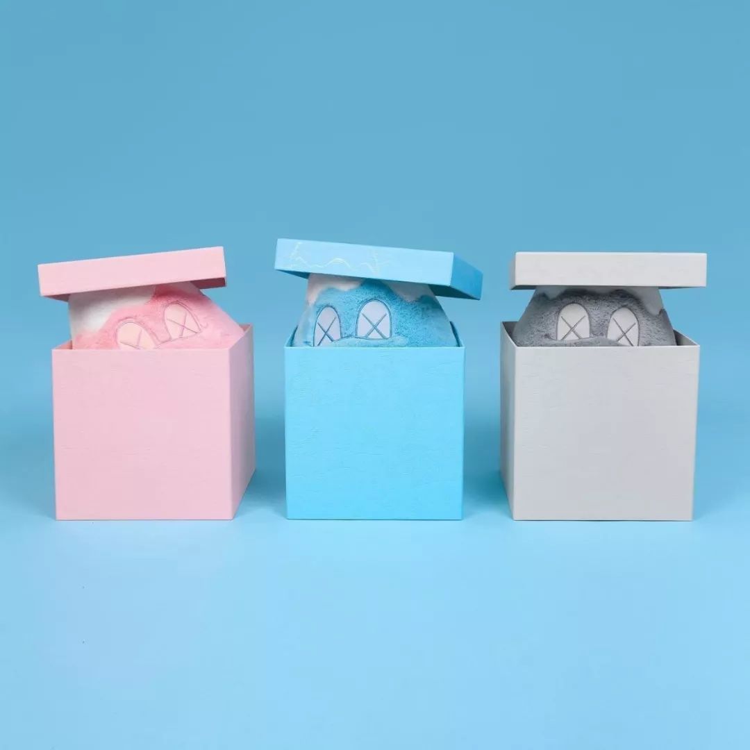 潮闻快食 |「KAWS:HOLIDAY」日本站周边商品发布 ,Tom Sachs 打造全新机能腰包!