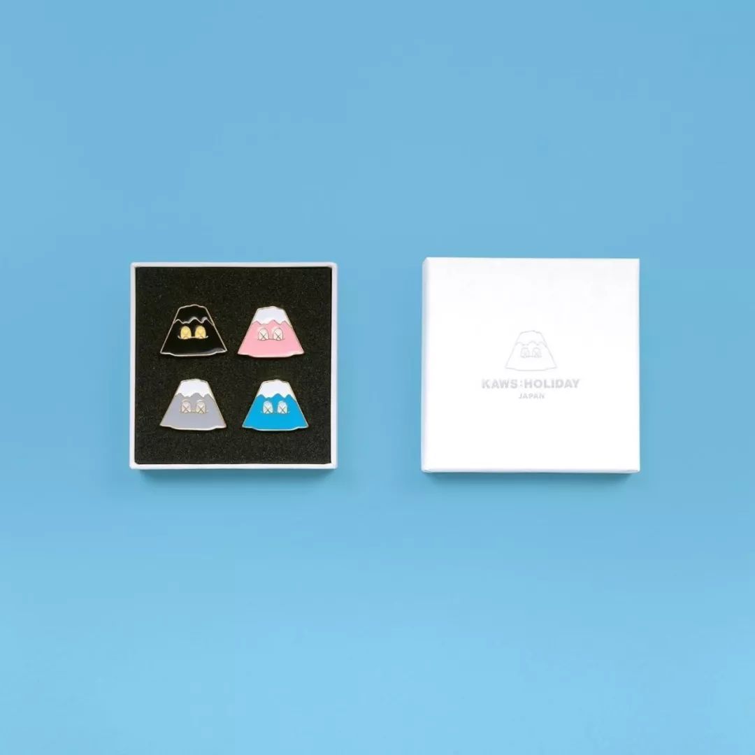 潮闻快食 |「KAWS:HOLIDAY」日本站周边商品发布 ,Tom Sachs 打造全新机能腰包!