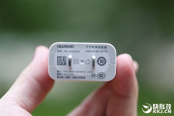 HUAWEI 华为 nova 5i手机首发图赏  6.4寸极点屏配4000mAh电池，售价2199元