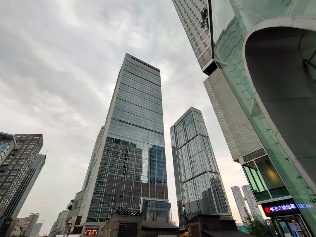 用着“田忌赛马”的老套路，iQOO Neo正探索着新市场