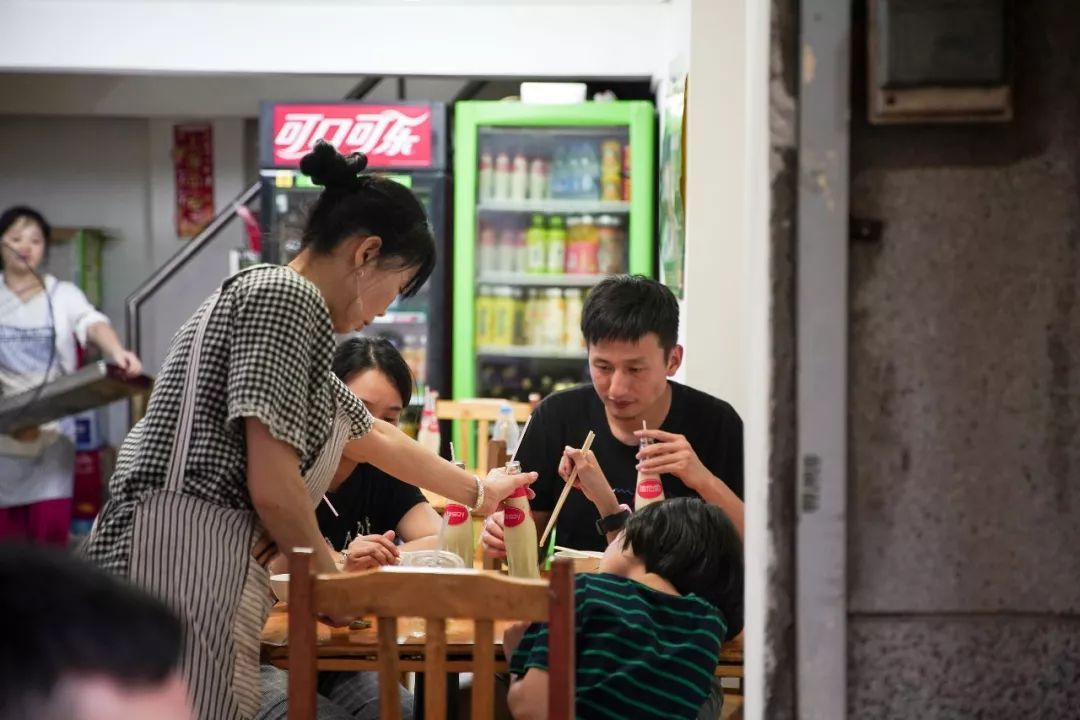 名字像甜品屋的大排档，吃完想搬到附近住